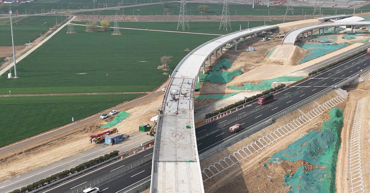 徐州东部绕越高速公路JL1标段顺遂完成钢箱梁架设节点目的